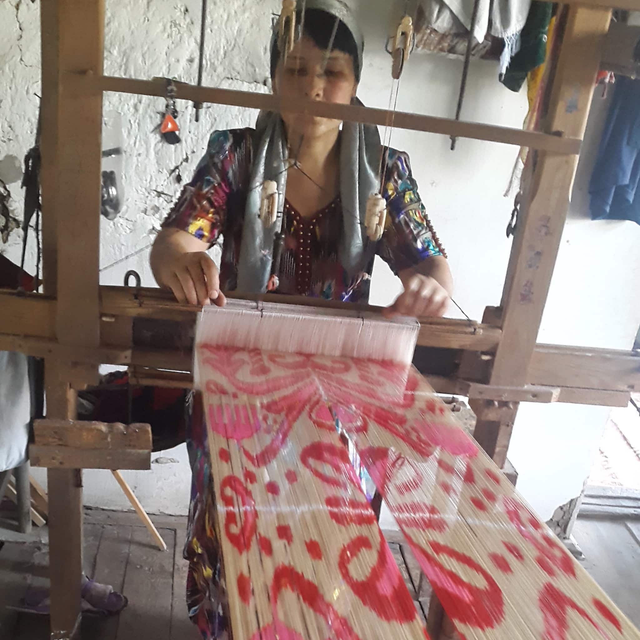 Ikat Weaving at Loom _ HoonArts (IkatUz) (2048 sq) (1) copy 2